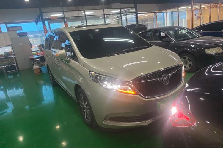 Used Buick GL8 2017 ES 28T Luxury Model China V Standard Front Right 45 Deg
