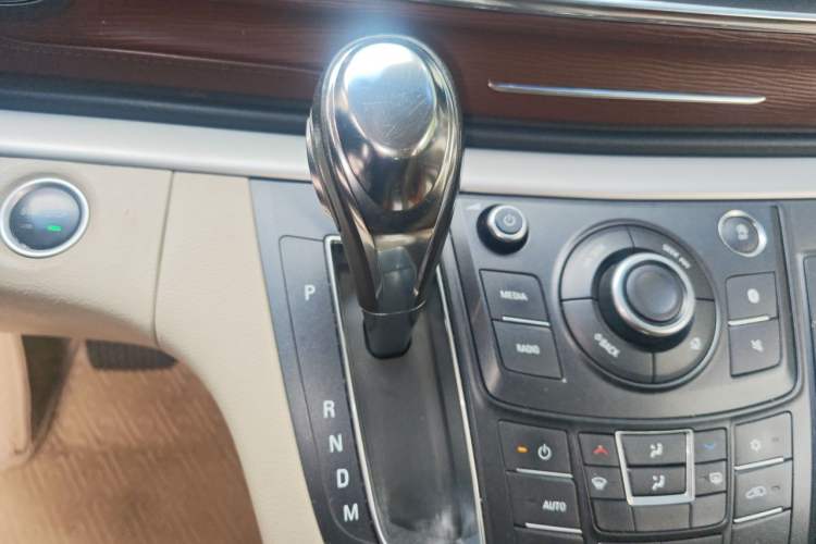 Used Buick GL8 2017 25S Luxury Version China V Standard Gear Lever