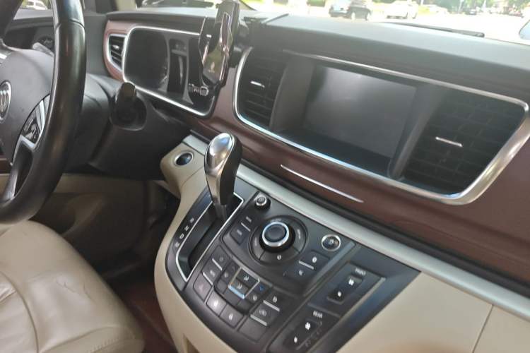 Used Buick GL8 2017 25S Luxury Version China V Standard Gear Lever