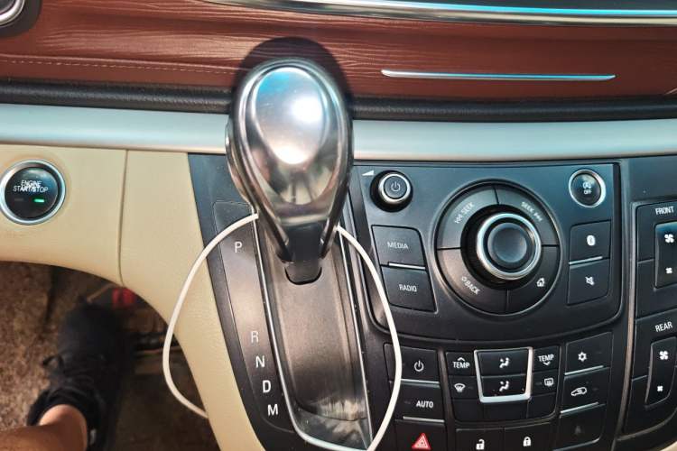 Used Buick GL8 2017 25S Luxury Version China V Standard Gear Lever