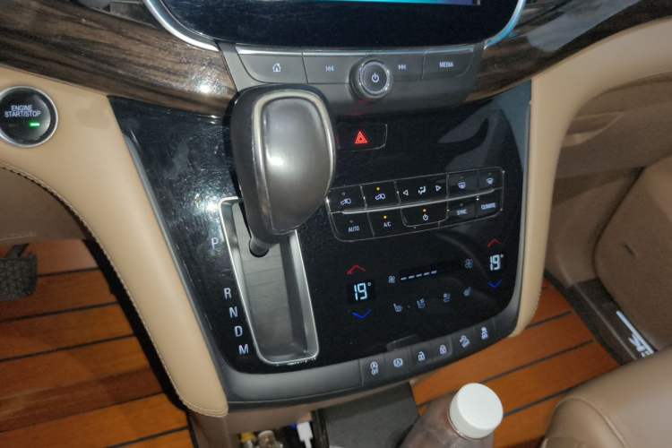 Used Buick GL8 2017 ES 28T Flagship Model China V Standard Gear Lever