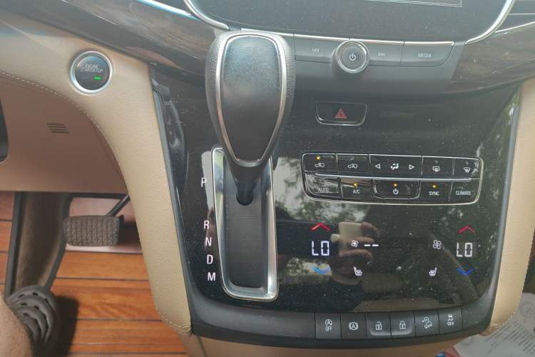 Used Buick GL8 2017 ES 28T Luxury Model China V Standard Gear Lever