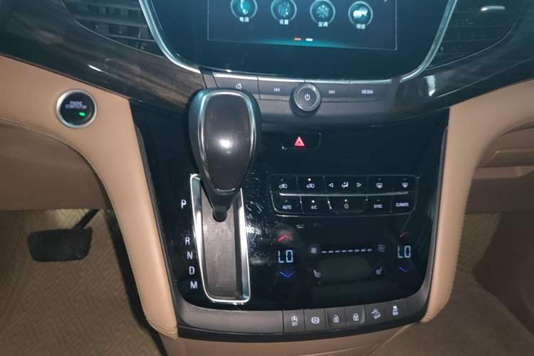 Used Buick GL8 2017 ES 28T Luxury Model China V Standard Gear Lever