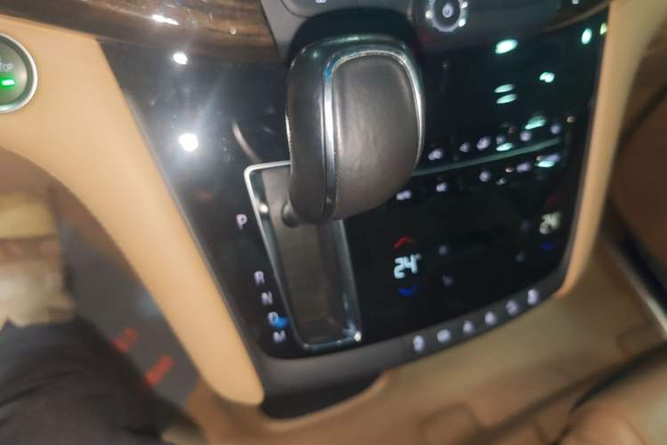 Used Buick GL8 2017 ES 28T Luxury Model China V Standard Gear Lever