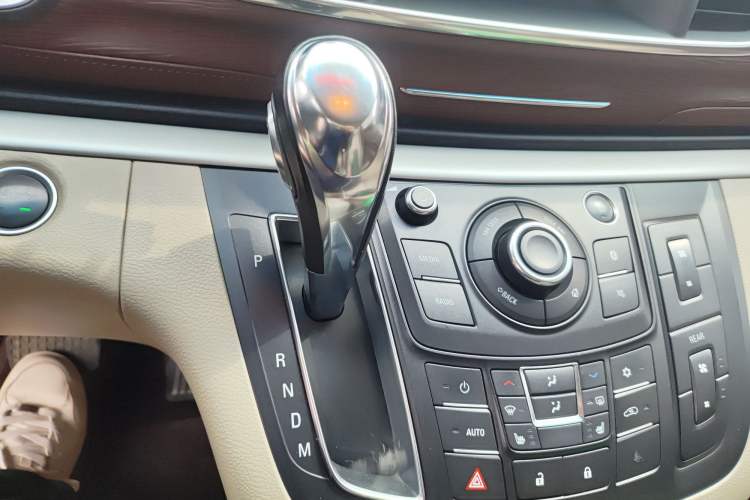 Used Buick GL8 2017 25S Prestige Version China V Standard Gear Lever