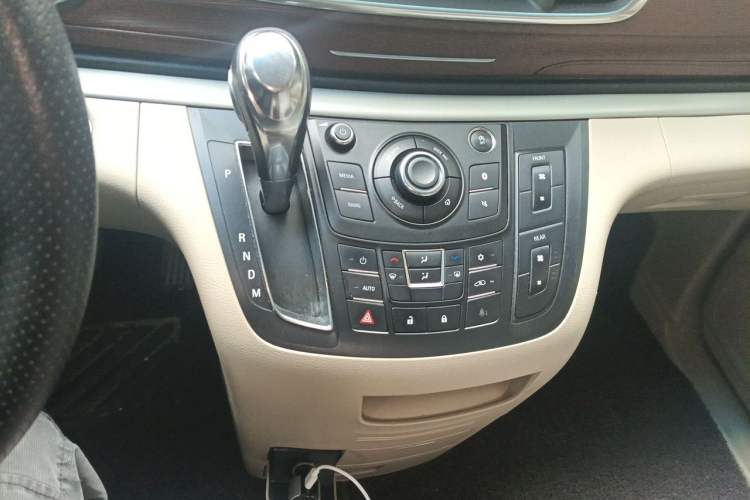 Used Buick GL8 2017 25S Comfort Version China V Standard Gear Lever