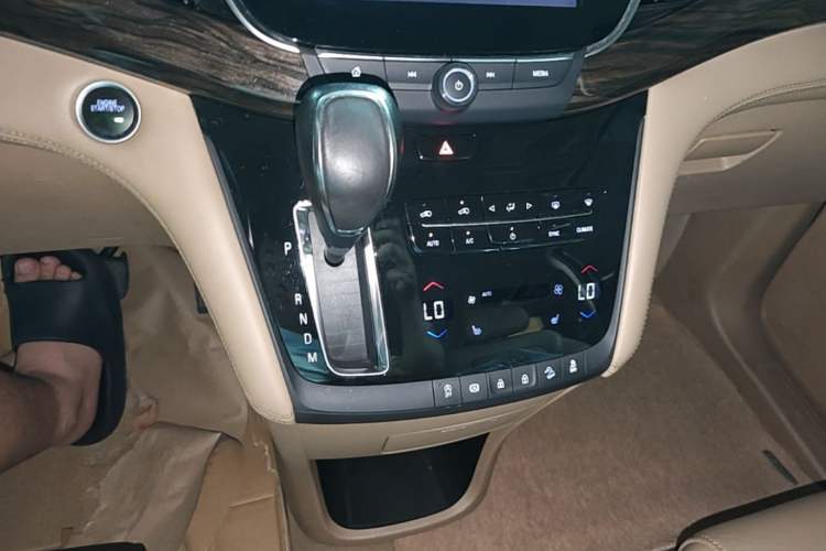 Used Buick GL8 2017 ES 28T Luxury Model China V Standard Gear Lever