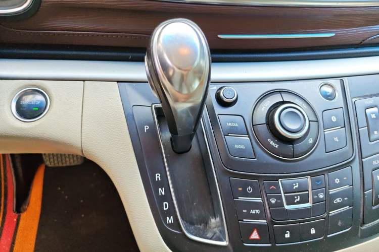 Used Buick GL8 2017 25S Luxury Version China V Standard Gear Lever