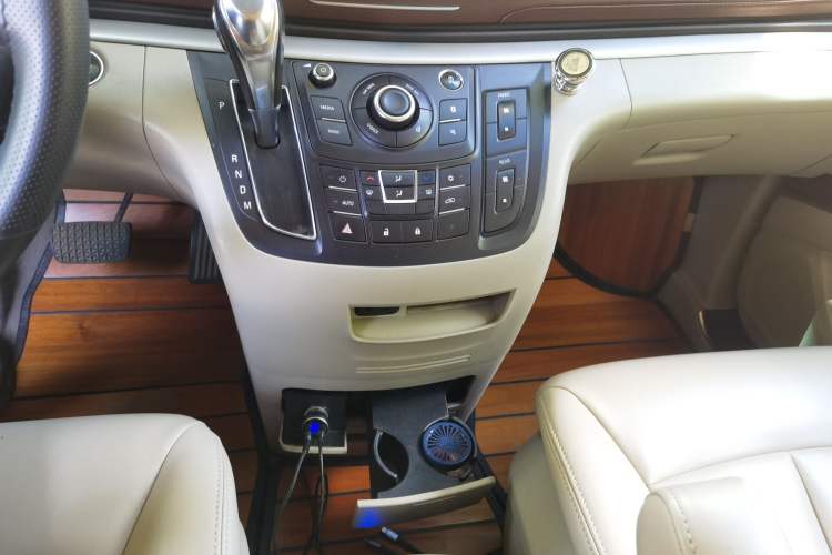 Used Buick GL8 2017 25S Luxury Version China V Standard Gear Lever