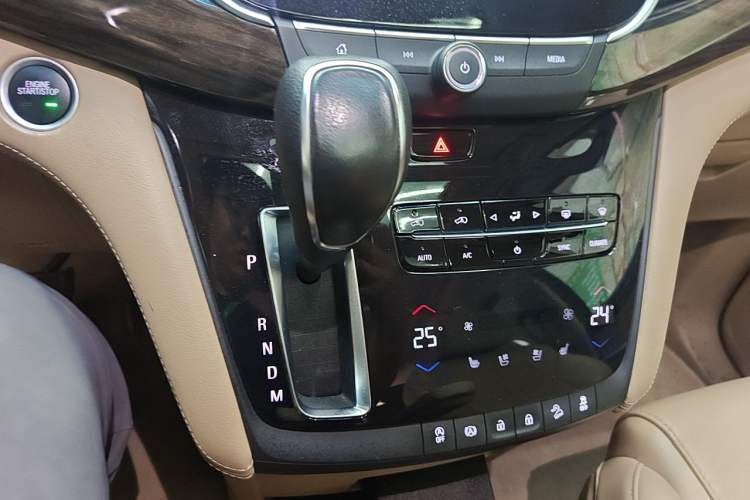 Used Buick GL8 2017 ES 28T Flagship Model China V Standard Gear Lever