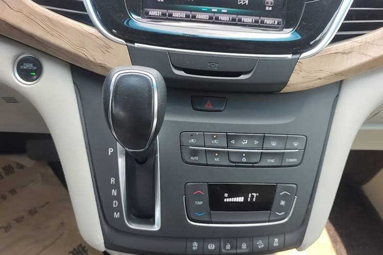 Used Buick GL8 2017 ES 28T Comfort Model China V Standard Gear Lever