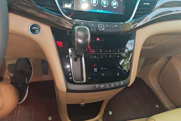 Used Buick GL8 2017 ES 28T Luxury Model China V Standard Gear Lever