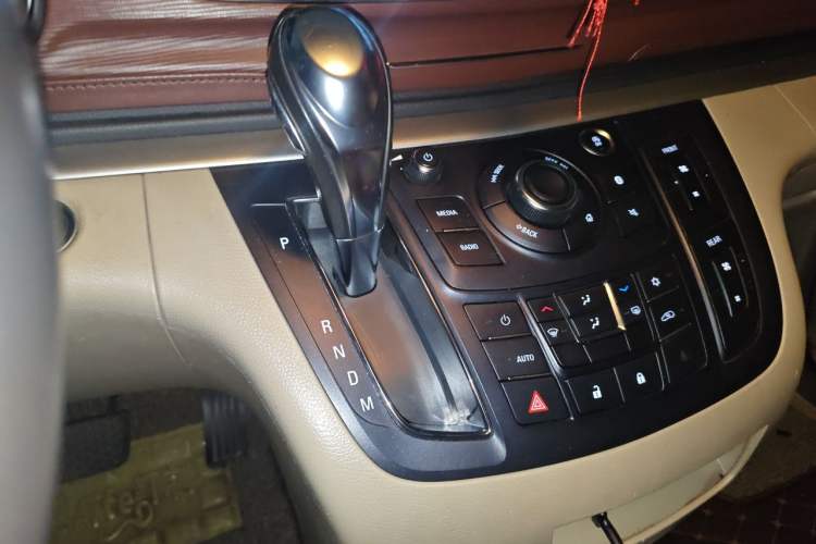 Used Buick GL8 2017 25S Luxury Version China V Standard Gear Lever