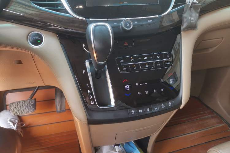 Used Buick GL8 2017 ES 28T Flagship Model China V Standard Gear Lever
