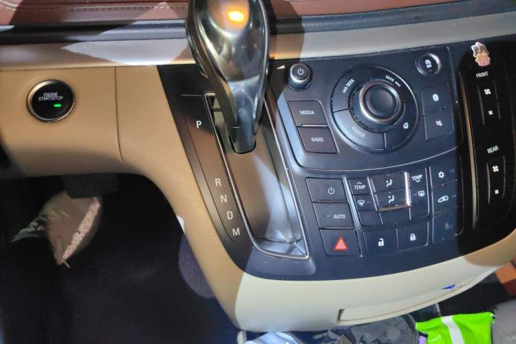 Used Buick GL8 2017 25S Comfort Version China V Standard Gear Lever