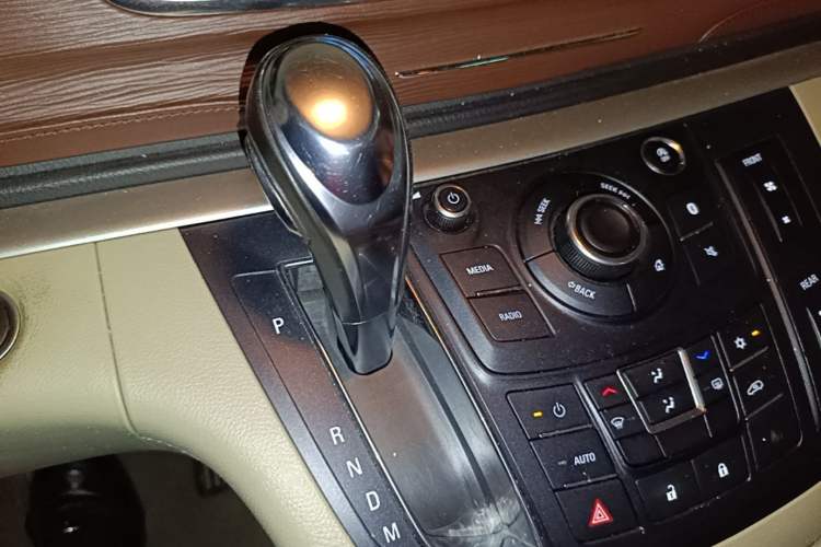 Used Buick GL8 2017 25S Luxury Version China V Standard Gear Lever