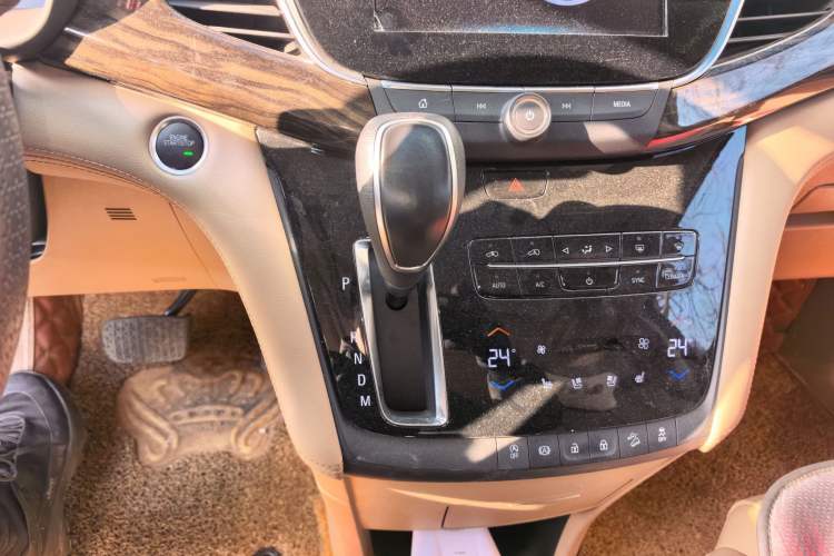 Used Buick GL8 2017 ES 28T Flagship Model China V Standard Gear Lever