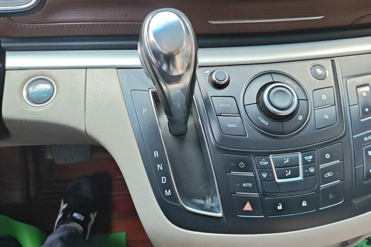 Used Buick GL8 2017 25S Luxury Version China V Standard Gear Lever