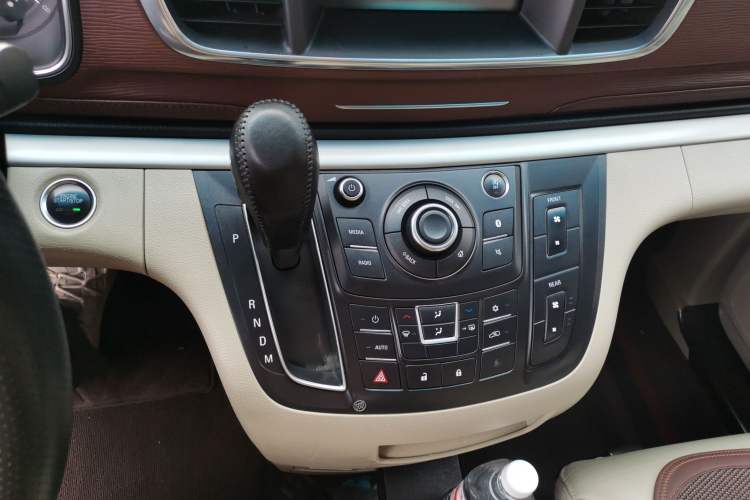 Used Buick GL8 2017 25S Luxury Version China V Standard Gear Lever