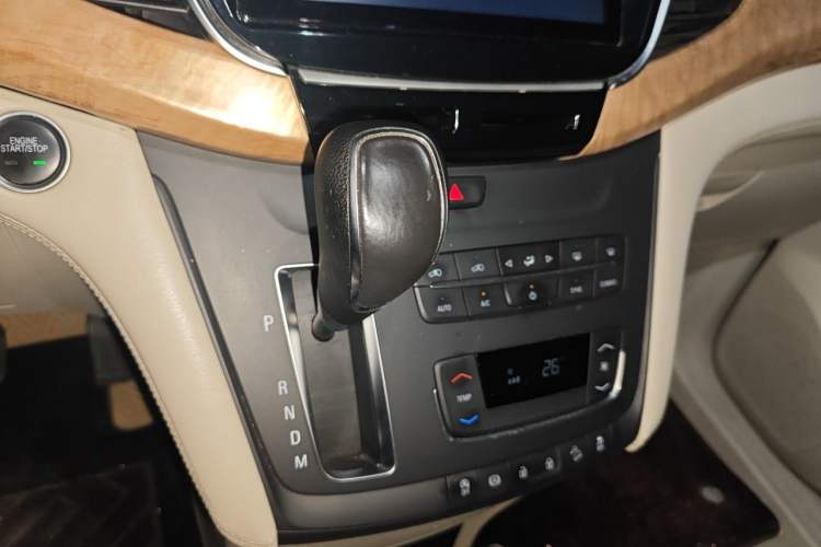 Used Buick GL8 2017 ES 28T Comfort Model China V Standard Gear Lever