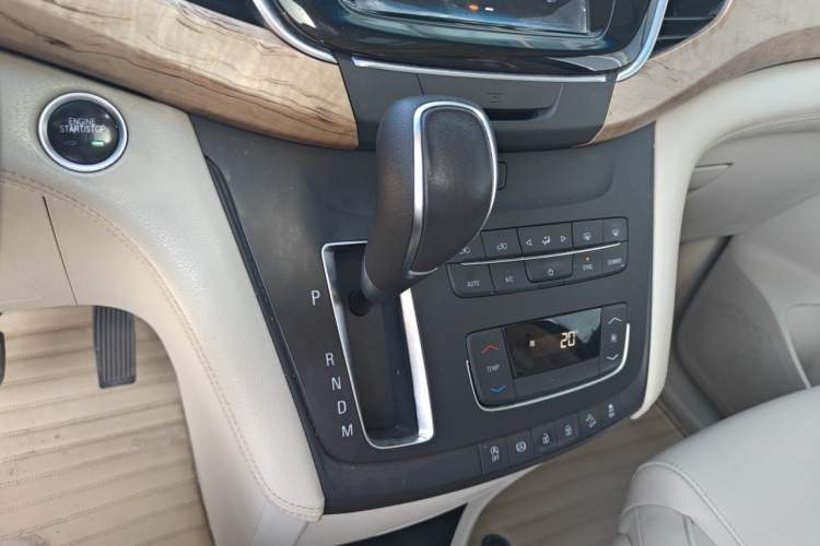 Used Buick GL8 2017 ES 28T Comfort Model China V Standard Gear Lever