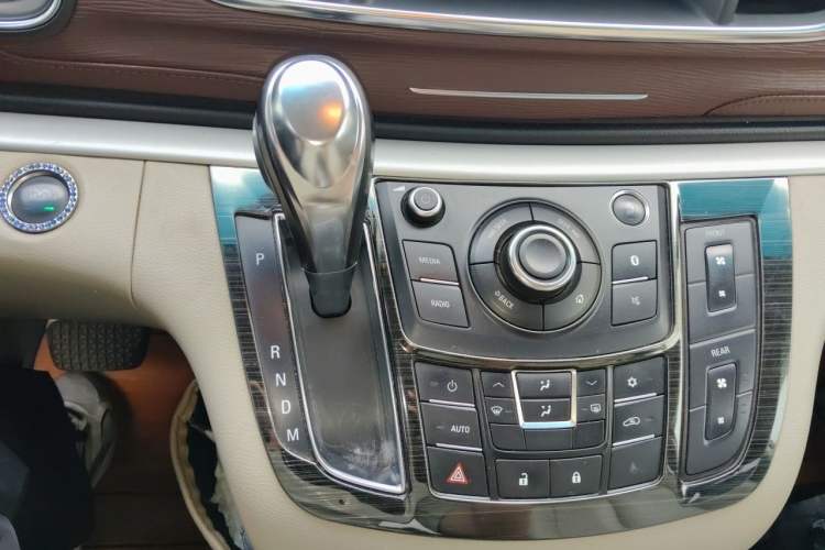 Used Buick GL8 2017 25S Luxury Version China V Standard Gear Lever