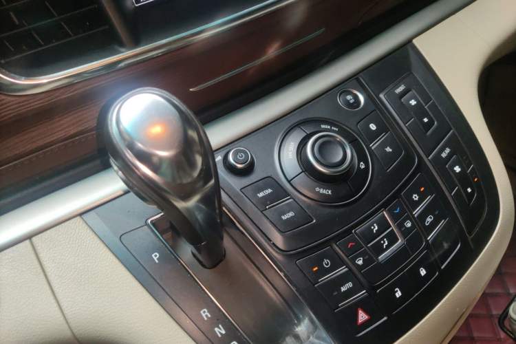 Used Buick GL8 2017 25S Luxury Version China V Standard Gear Lever