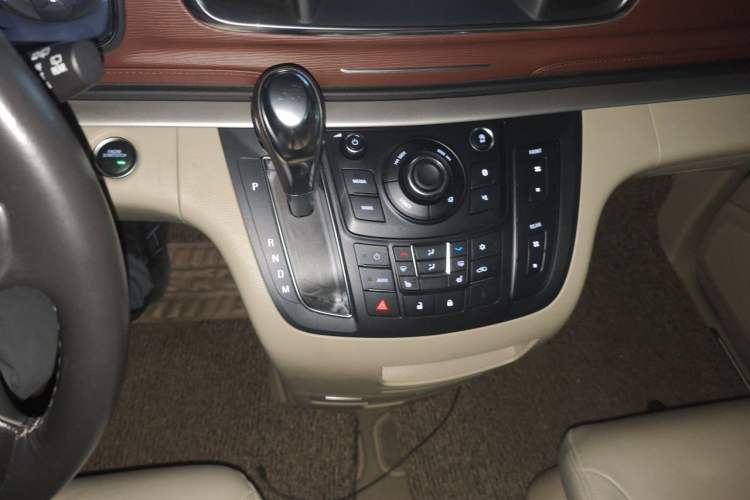 Used Buick GL8 2017 25S Prestige Version China V Standard Gear Lever