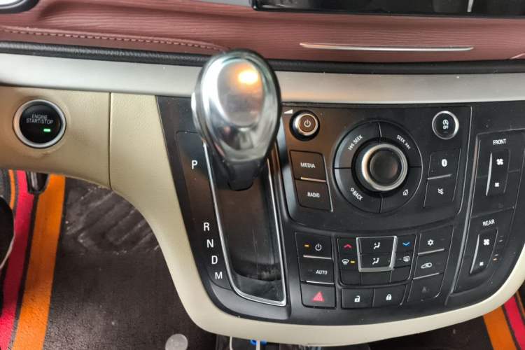 Used Buick GL8 2017 25S Luxury Version China V Standard Gear Lever