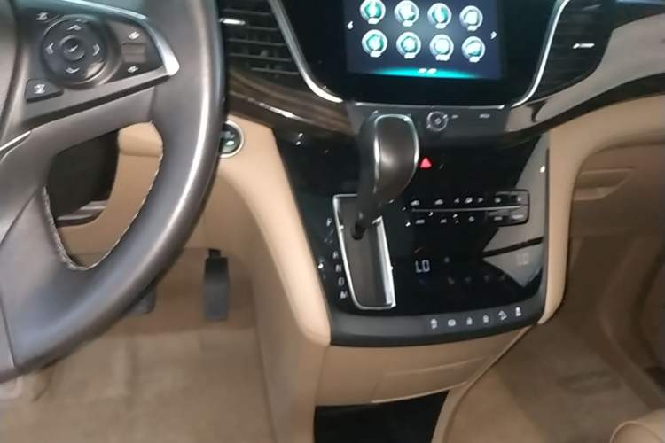 Used Buick GL8 2017 ES 28T Flagship Model China V Standard Gear Lever