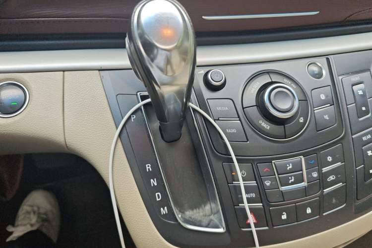 Used Buick GL8 2017 25S Luxury Version China V Standard Gear Lever