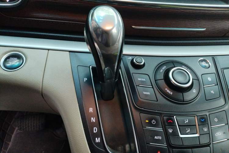 Used Buick GL8 2017 25S Comfort Version China V Standard Gear Lever