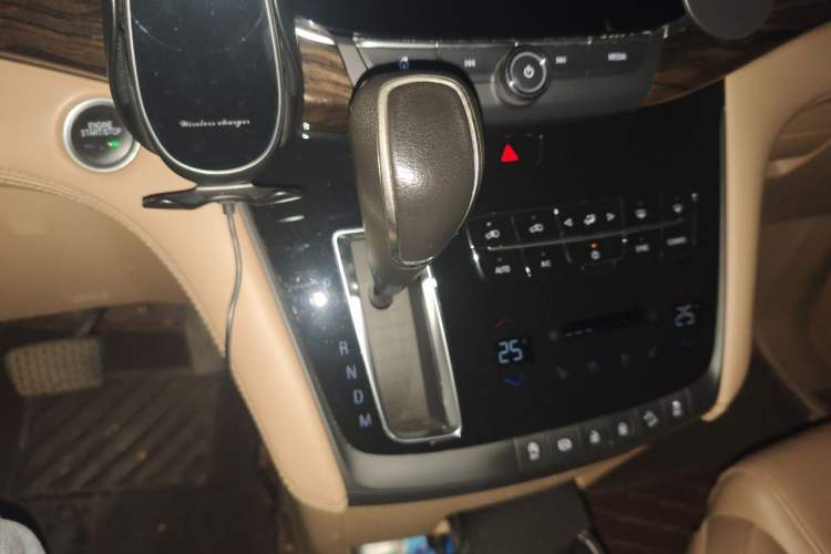 Used Buick GL8 2017 ES 28T Flagship Model China V Standard Gear Lever