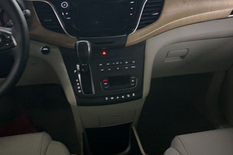 Used Buick GL8 2017 ES 28T Comfort Model China V Standard Gear Lever