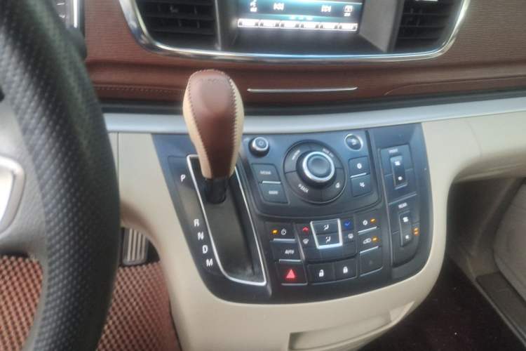 Used Buick GL8 2017 25S Comfort Version China V Standard Gear Lever