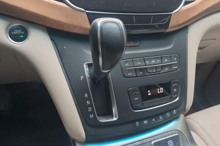 Used Buick GL8 2017 ES 28T Comfort Model China V Standard Gear Lever