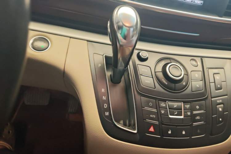 Used Buick GL8 2017 25S Comfort Version China V Standard Gear Lever