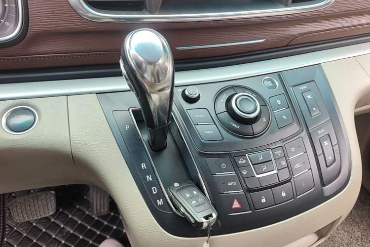 Used Buick GL8 2017 25S Luxury Version China V Standard Gear Lever