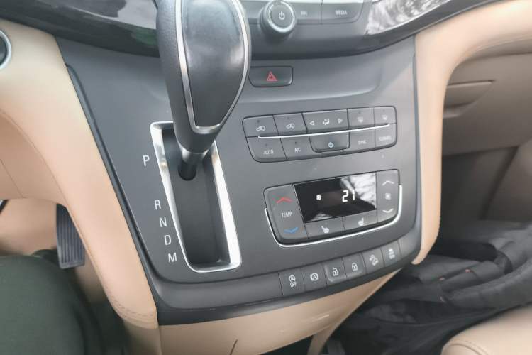 Used Buick GL8 2017 ES 28T Premium Version China V Standard Gear Lever