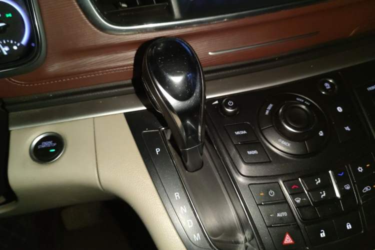Used Buick GL8 2017 25S Luxury Version China V Standard Gear Lever