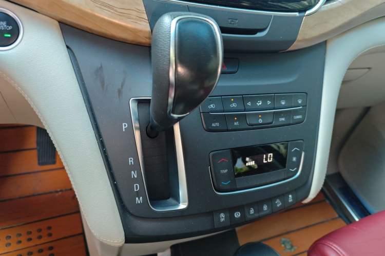 Used Buick GL8 2017 ES 28T Comfort Model China V Standard Gear Lever