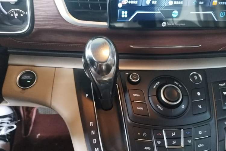 Used Buick GL8 2017 25S Comfort Version China V Standard Gear Lever