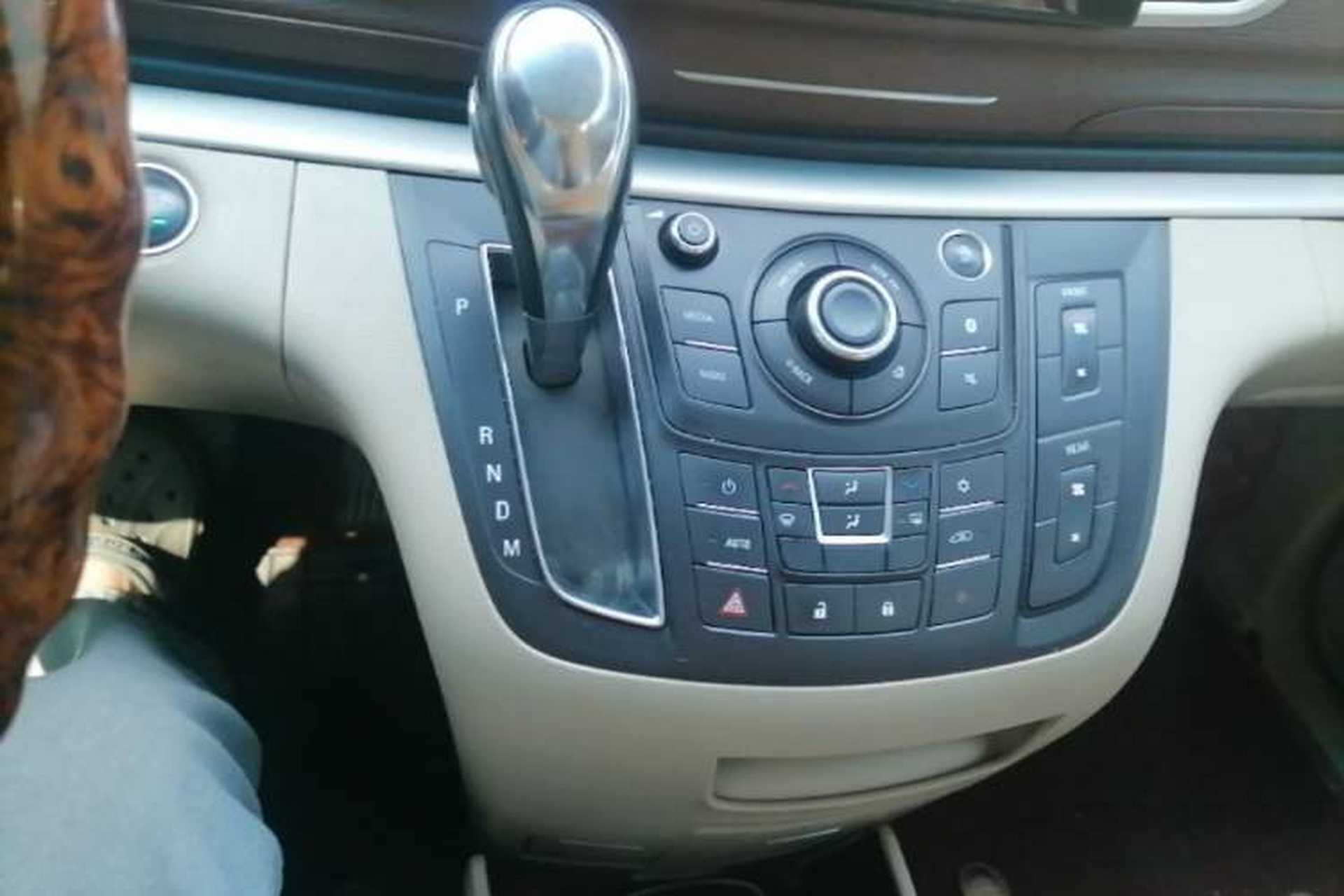 Used Buick GL8 2017 25S Comfort Version China V Standard Gear Lever