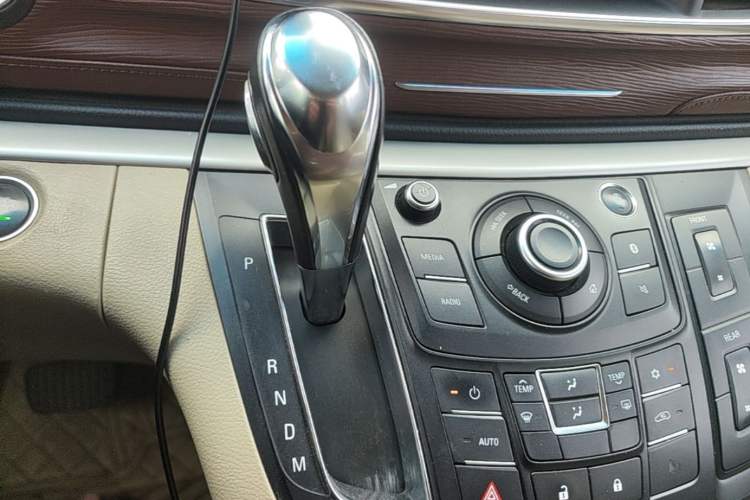 Used Buick GL8 2017 25S Comfort Version China V Standard Gear Lever