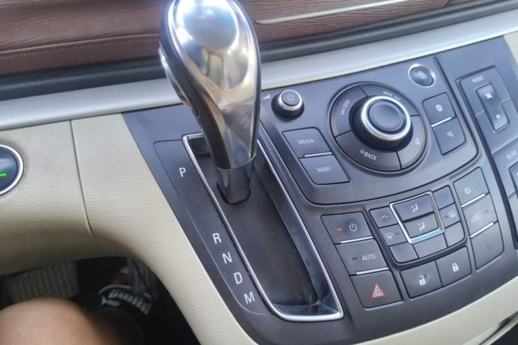 Used Buick GL8 2017 25S Comfort Version China V Standard Gear Lever