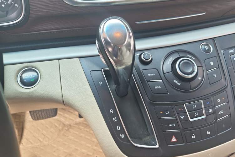 Used Buick GL8 2017 25S Luxury Version China V Standard Gear Lever