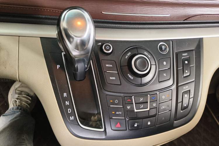 Used Buick GL8 2017 25S Luxury Version China V Standard Gear Lever