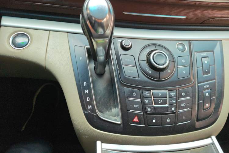 Used Buick GL8 2017 25S Prestige Version China V Standard Gear Lever