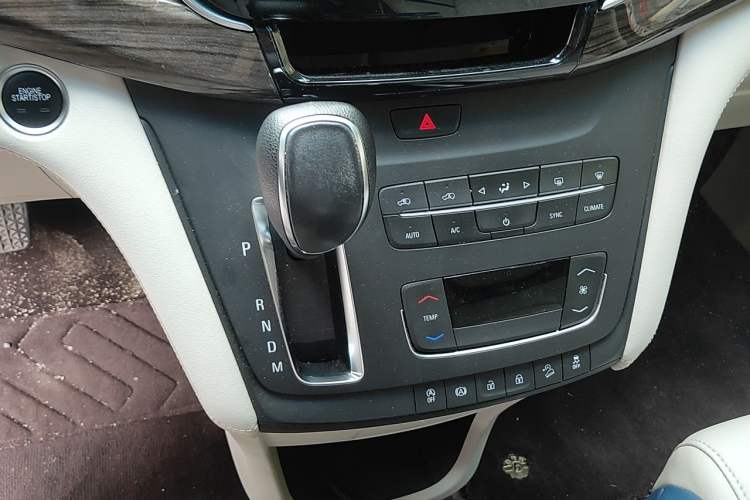Used Buick GL8 2017 ES 28T Comfort Model China V Standard Gear Lever