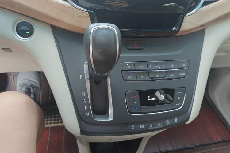 Used Buick GL8 2017 ES 28T Comfort Model China V Standard Gear Lever